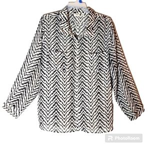 Cato women's plus size 4X (28W) chevron print button down dress shirt. 969